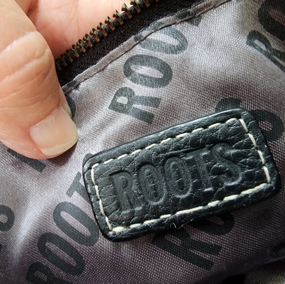 Roots Messenger Leather Bag - Picture 8 of 11